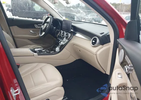 2016 Mercedes-Benz Glc 300 4Matic z USA, uszkodzony, nr VIN WDC0G4KB5GF059712